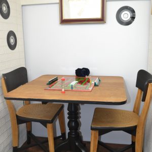 Table et chaises relookées de La maison de Carine