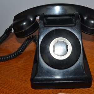 téléphone en bakélite de La maison de Carine