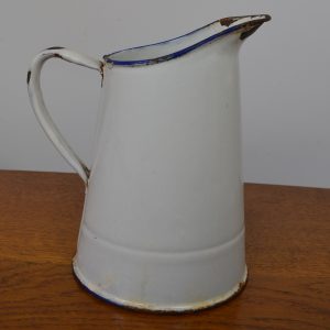 petit broc émaillé de La maison de Carine