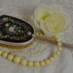 Ancienne brosse à cheveux de La maison de Carine