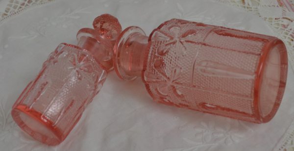 Flacons de parfum en verre rose de La maison de Carine_6