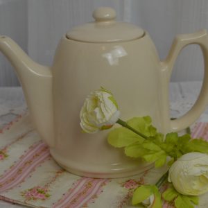 Théière en céramique écru de La maison de Carine