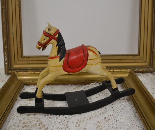 Figurine cheval bois vintage de La maison de Carine