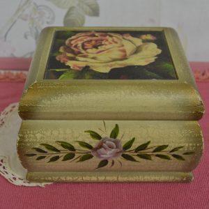 boite coffre fleurie de La maison de Carine