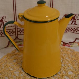 Cafetière en tôle émaillée de La maison de Carine