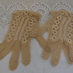 Paire de gants anciens au crochet de La maison de Carine