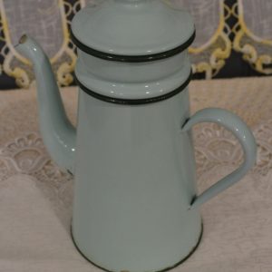 Cafetière en tôle émaillée de La maison de Carine