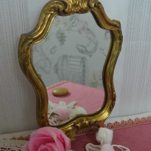 Miroir en bois doré de La maison de Carine