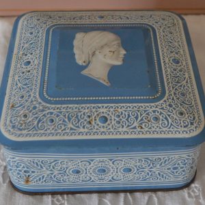 Boite en métal décorative de La maison de Carine