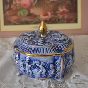 Boite en porcelaine Shabby chérubins de La maison de Carine