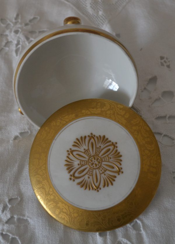 Bonbonnière porcelaine fine de Limoges de La maison de Carine_3