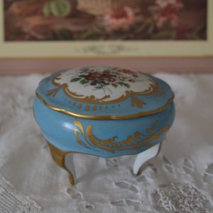 Bonbonnière porcelaine de Limoges peinte à la main de La maison de Carine