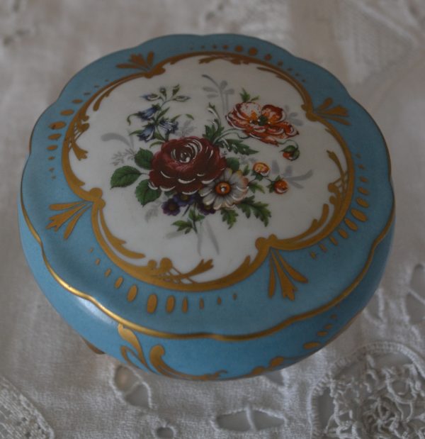 Bonbonnière porcelaine de Limoges peinte à la main de La maison de Carine_1