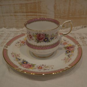 Tasse à café porcelaine anglaise Queen's de La maison de Carine